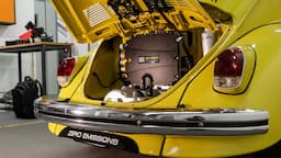 VW Fusca elétrico feito no Brasil tem câmbio manual e força de 1600